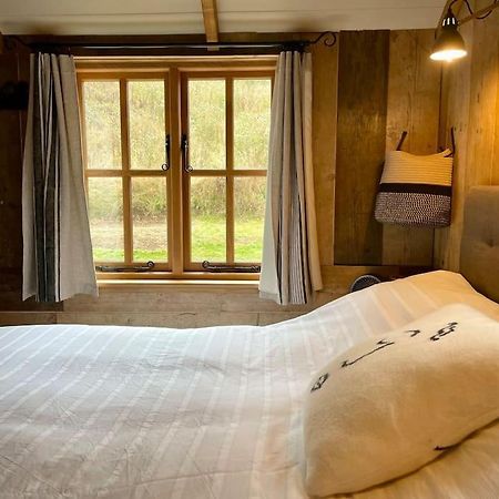 The Walnut Wagon In The Heart Of Mells. Appartement Frome Buitenkant foto