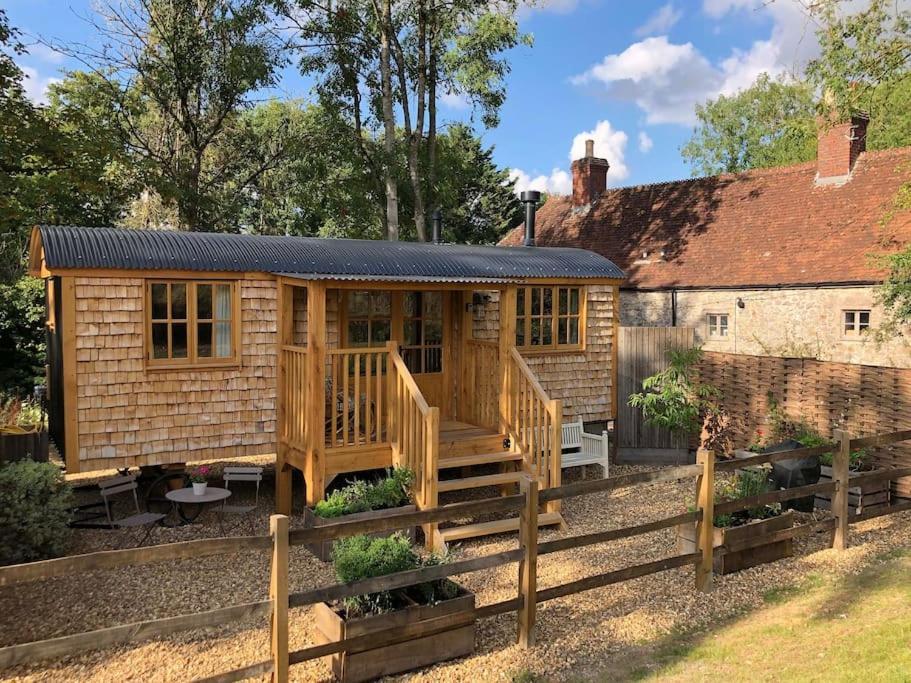 The Walnut Wagon In The Heart Of Mells. Appartement Frome Buitenkant foto