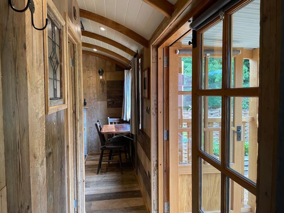 The Walnut Wagon In The Heart Of Mells. Appartement Frome Buitenkant foto