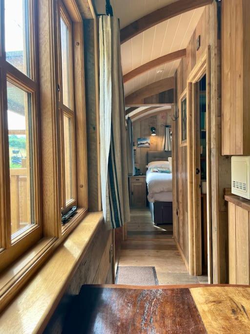 The Walnut Wagon In The Heart Of Mells. Appartement Frome Buitenkant foto