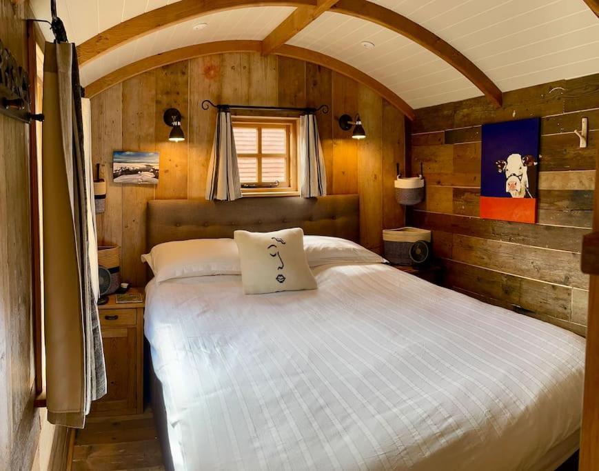 The Walnut Wagon In The Heart Of Mells. Appartement Frome Buitenkant foto