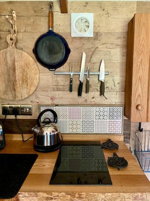 The Walnut Wagon In The Heart Of Mells. Appartement Frome Buitenkant foto